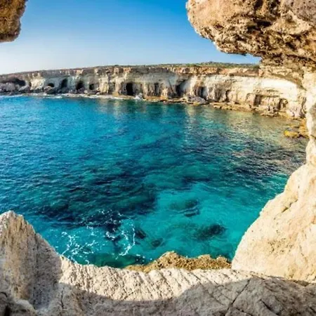 Cyprus Minutes From The Beach, 1197 别墅 *
